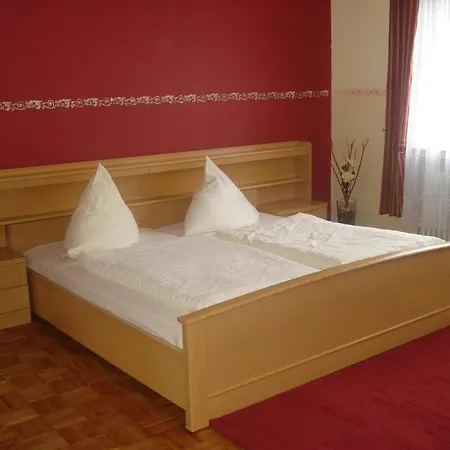 Traditionsgasthof Zum Luedertal Гостевой дом Bimbach