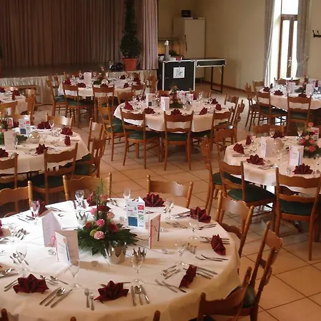 בית הארחה Traditionsgasthof Zum Luedertal 3*