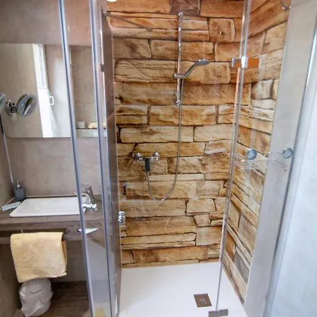 Traditionsgasthof Zum Luedertal בית הארחה Bimbach